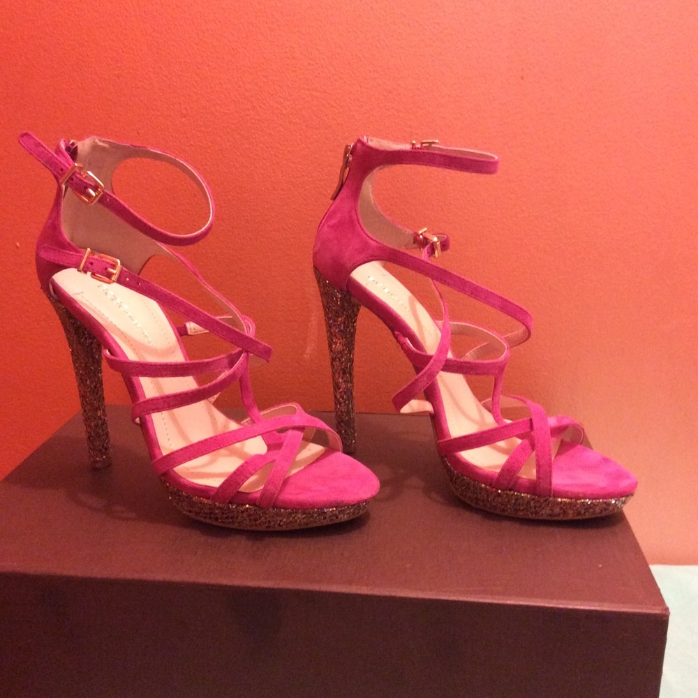 BCBG PINK SUEDE STRAPPY HIGH HEEL SANDALS